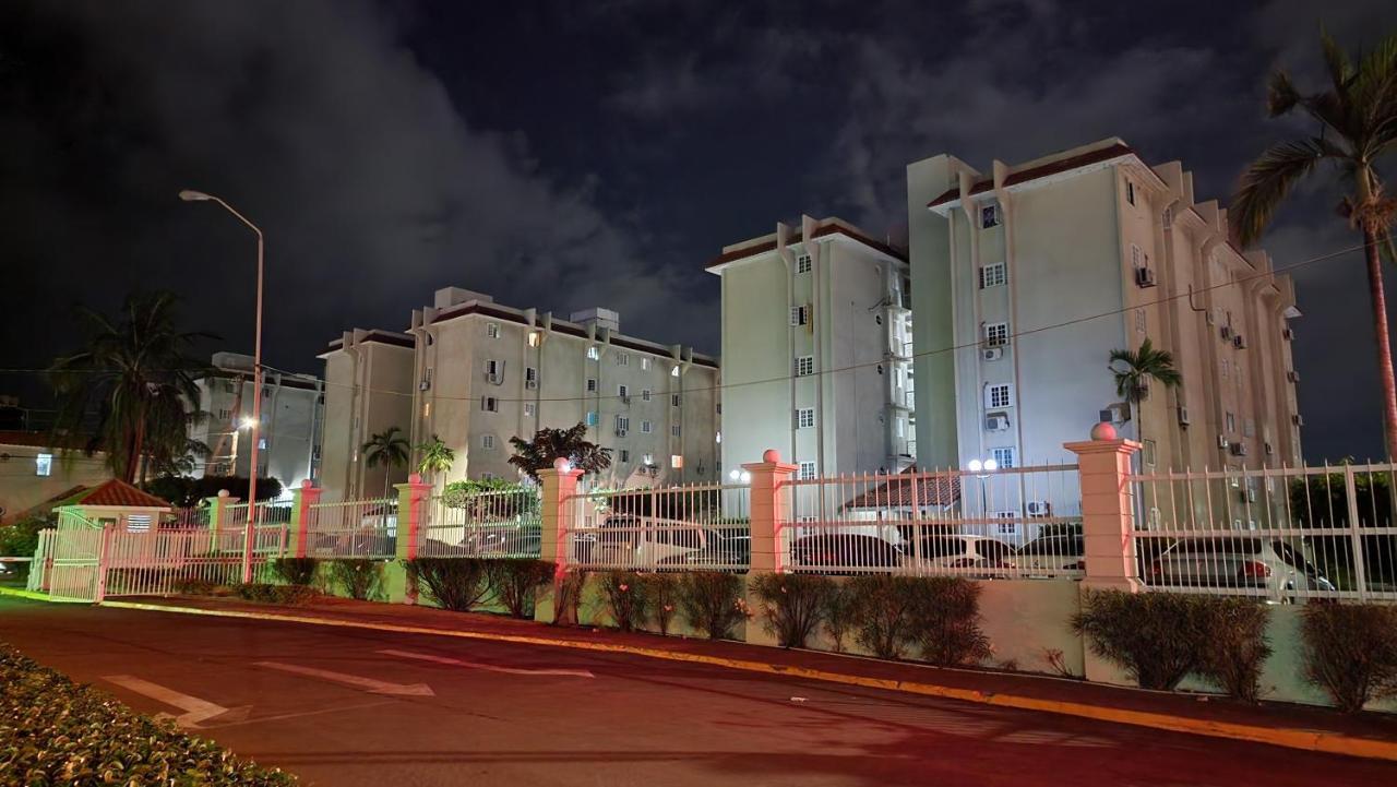 Oaklands Oasis Kingston Exterior foto